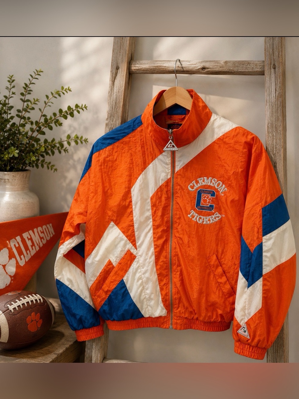 Clemson University vintage Embroidered Tigers Logo Jacket size m (10-12)